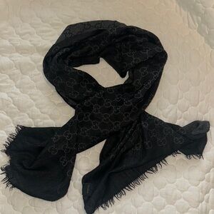 Gucci Black Textured Fringe Scarf